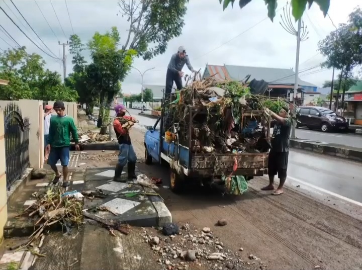 DLH Parepare Sigap Bersihkan dan Angkut Sampah Pasca Banjir, Tetap Siaga Potensi Bencana